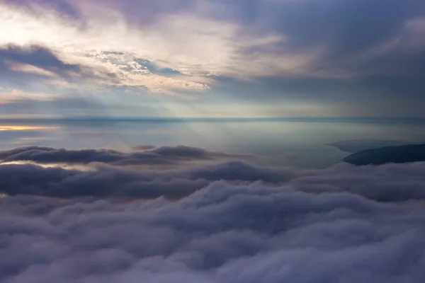 the sea of clouds below and the sea ahead, the rays of the sun.