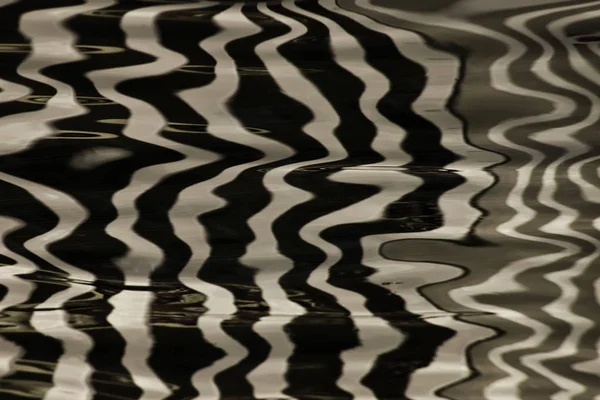 A textura das ondas e ondulações é seda dourada.e o ouro — Fotografia de Stock