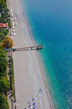 Yukarıdan aşağı görünüme bir plaj (havadan fotoğraf ile güzel bir sahil var