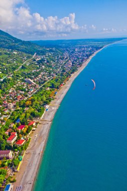 Karadeniz kıyısında parlak güzel manzarasına m zengin renkler ile