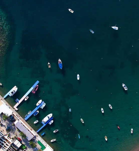 船和游艇在海湾，从上到下。 风景 — 图库照片