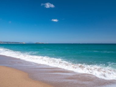 Begur, Katalonya, İspanya Raco Beach'te mavi sularına