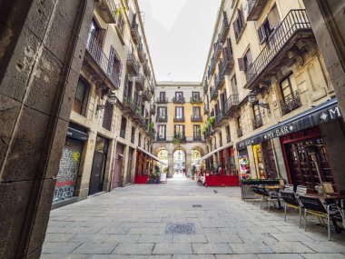Barselona, İspanya, 10 Aralık 2017: Küçük Passatge Madoz la Rambla Barcelona şehir merkezinde yakın görünümünü
