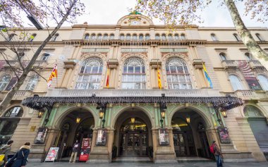 Barselona, İspanya, 10 Aralık 2017: Barselona şehir merkezinde Liceu cephe görünümünü