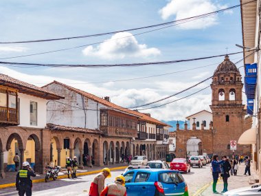 Cusco, Peru - 6 Ocak 2017. Portal Espinar kapısı ve Bazilikası Menor de la merced kilisesinin görünümü