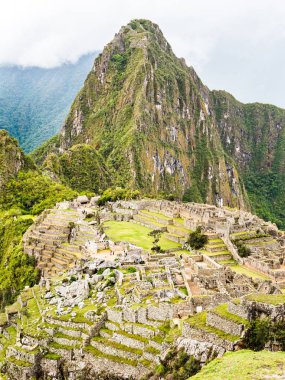 Machu Picchu ve Huayna Picchu dağımanzarası