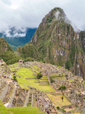 Machu Picchu sitesini kaplayan bulutlar