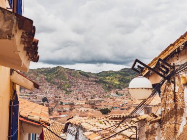 San Blas mahallesinden Cusco şehrinin görünümü