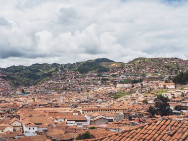 San Blas mahallesinden Cusco şehrinin görünümü