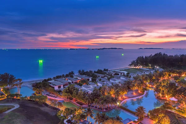 黄昏时分在泰国罗勇省的一个热带度假 — 图库照片