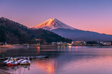 Kawaguchi Gölü'nde Fuji Dağı Zirvesine İlk Işık Çarptı