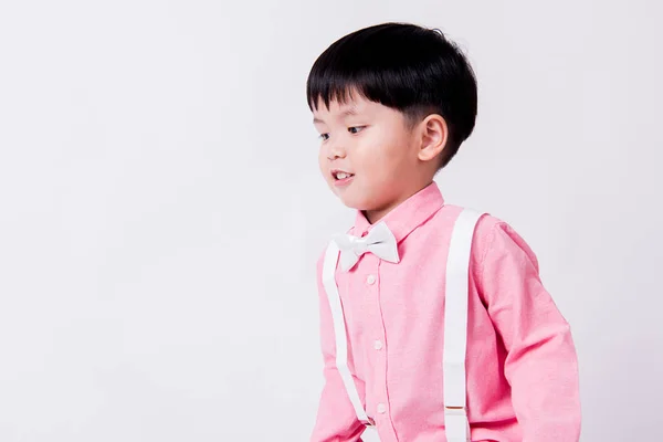 Boy Gülümseyerek Resmi Pembe Gömlek Kravat Takıyor — Stok fotoğraf