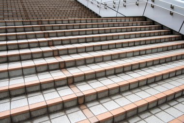 Adım açık, dış merdiven uzun merdiven