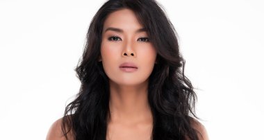 Güzel genç Asyalı kadın ile temiz taze cilt bak, kız güzellik yüz bakımı. Yüz tedavi, kozmetik, güzellik ve spa.