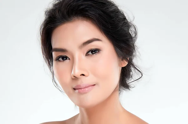Piękne Młode Asian Kobieta Czystą Skórę Świeże Szukać Daleko Pielęgnacja — Zdjęcie stockowe