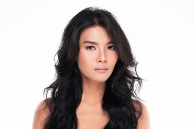 Güzel genç Asyalı kadın ile temiz taze cilt bak. Kız Güzellik yüz bakımı. Yüz tedavi. Kozmetik, güzellik ve spa, makyaj, 