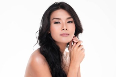 Güzel genç Asyalı kadın ile temiz taze cilt bak. Kız Güzellik yüz bakımı. Yüz tedavi. Kozmetik, güzellik ve spa, makyaj, 