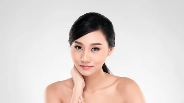 Hermosa Mujer Asiática Joven Con Piel Limpia Fresca Mirar Hacia —  Fotos de Stock