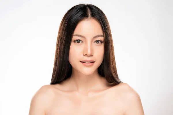 Beautiful Young asian Woman with Clean Fresh Skin — Stock Photo, Image