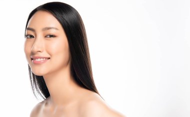 Temiz ciltli güzel bir Asyalı kadın. Güzel kız yüz bakımı. Yüz bakımı. Kozmetik, güzellik ve kaplıca.