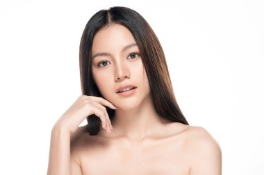 Temiz ciltli güzel bir Asyalı kadın. Güzel kız yüz bakımı. Yüz bakımı. Kozmetik, güzellik ve kaplıca.