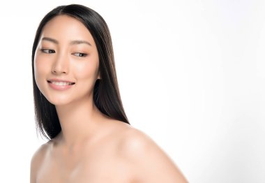 Temiz ciltli güzel bir Asyalı kadın. Güzel kız yüz bakımı. Yüz bakımı. Kozmetik, güzellik ve kaplıca.