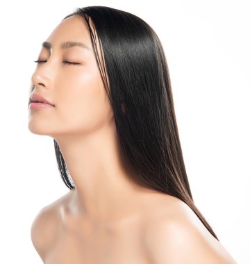 Temiz ciltli güzel bir Asyalı kadın. Güzel kız yüz bakımı. Yüz bakımı. Kozmetik, güzellik ve kaplıca.