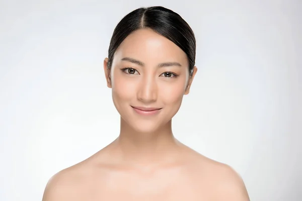 Temiz Ciltli Güzel Bir Asyalı Kadın Güzel Kız Yüz Bakımı — Stok fotoğraf