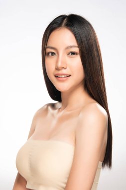 Temiz ciltli güzel bir Asyalı kadın. Güzel kız yüz bakımı. Yüz bakımı. Kozmetik, güzellik ve kaplıca.