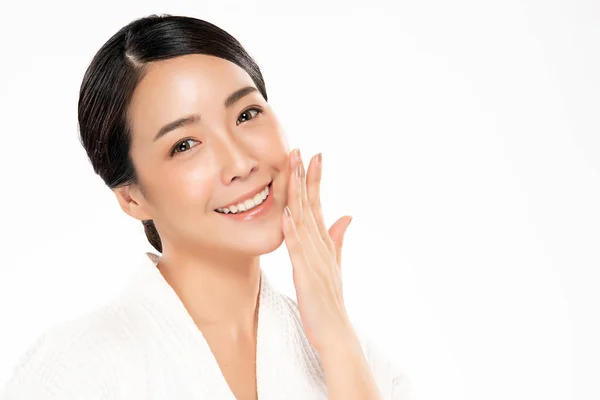 깨끗 한 피부를 가진 아름다운 아시아 여인 — 스톡 사진