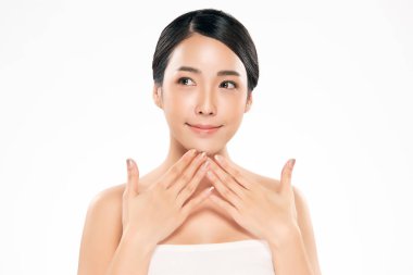 Temiz ciltli güzel Asyalı bir kadın.