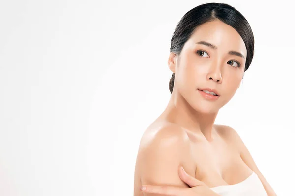 Wanita Asia muda yang cantik dengan kulit yang bersih Stok Foto