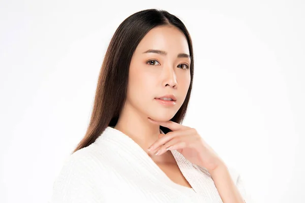 Vacker ung asiatisk kvinna med ren fräsch hud — Stockfoto