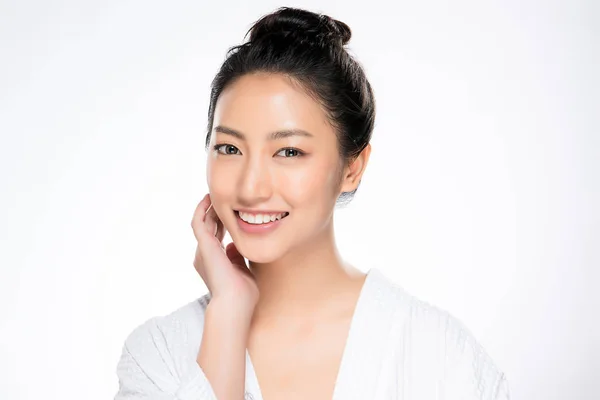 Beautiful Young asian Woman with Clean Fresh Skin — Stock Photo, Image