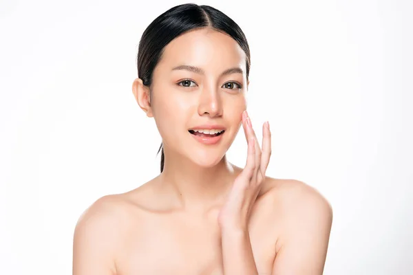 Bella giovane donna asiatica con pelle fresca e pulita — Foto Stock
