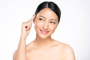 Temiz ciltli güzel Asyalı bir kadın.