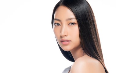 Temiz ciltli güzel Asyalı bir kadın.