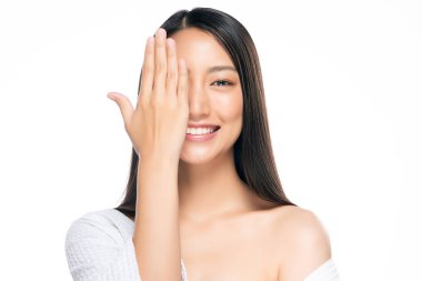 Temiz ciltli güzel Asyalı bir kadın.