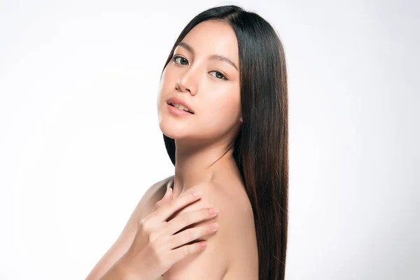 깨끗 한 피부를 가진 아름다운 아시아 여인 — 스톡 사진