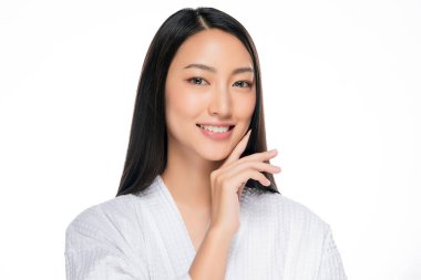 Temiz ciltli güzel Asyalı bir kadın.