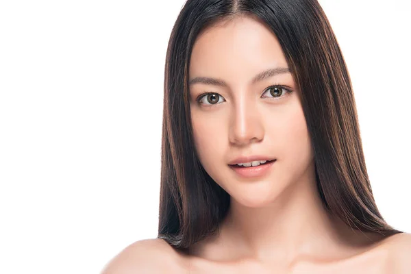 Hermosa joven asiática mujer con limpia piel fresca —  Fotos de Stock