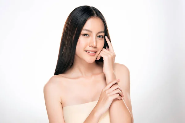 きれいな新鮮な肌を持つ美しい若いアジアの女性 — ストック写真