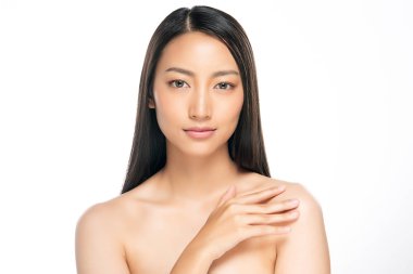 Temiz ciltli güzel Asyalı bir kadın.