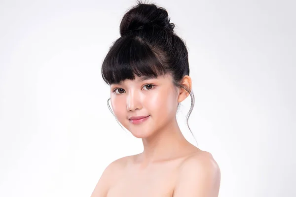 Beautiful Young asian Woman with Clean Fresh Skin — Stock Photo, Image