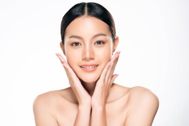 Temiz ciltli güzel Asyalı bir kadın.