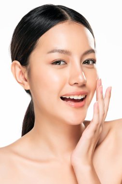 Temiz ciltli güzel Asyalı bir kadın.