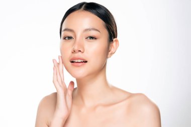 Temiz ciltli güzel Asyalı bir kadın.