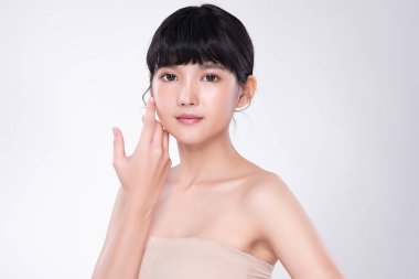 Temiz ciltli güzel Asyalı bir kadın.,