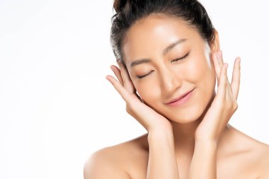 Temiz ciltli güzel Asyalı bir kadın.,