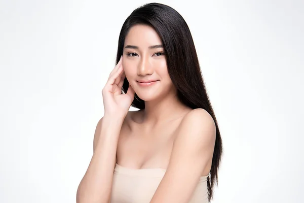 깨끗 한 피부를 가진 아름다운 아시아 여인, — 스톡 사진